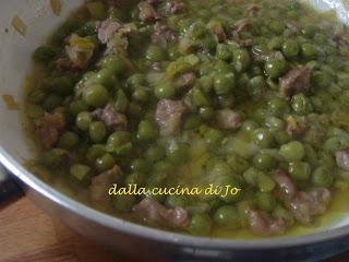 Bavette al sugo bianco di maiale e piselli