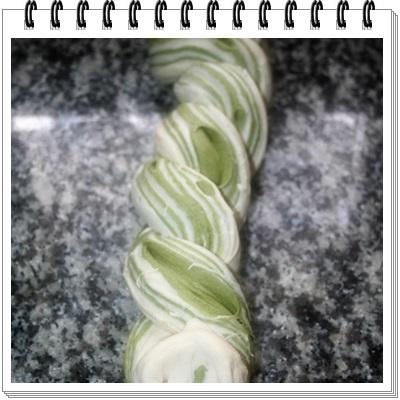 Pane variegato agli spinaci