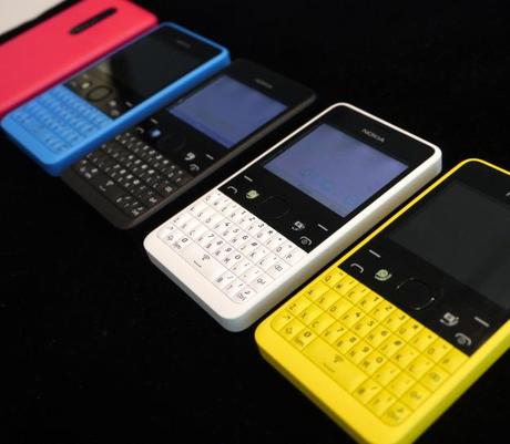 Nokia Asha 210: Il Whatsappfonino