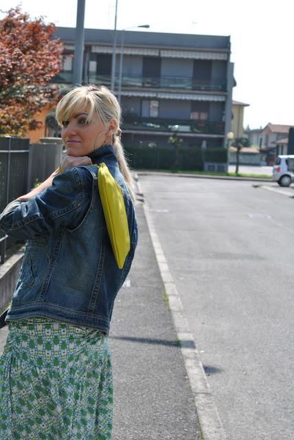 A YELLOW LEATHER  BAG..