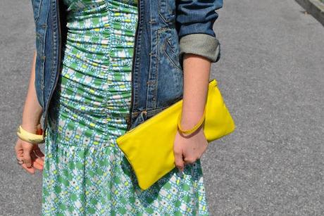 A YELLOW LEATHER  BAG..