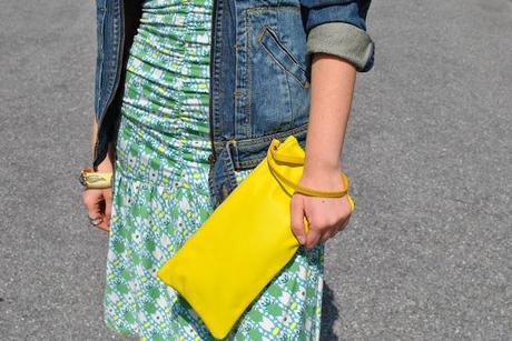 A YELLOW LEATHER  BAG..