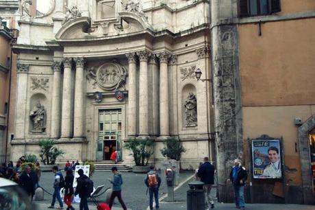 VIA DEL CORSO. LA CHIESA DI SAN MARCELLO, PREGEVOLE ARCHITETTURA BAROCCA CON INTERNO TARDO-RINASCIMENTALE RICCO DI OPERE D'ARTE. TROVA L'INTRUSO.