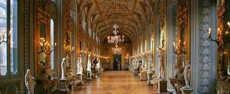 PIAZZA DEL COLLEGIO ROMANO E' UN GARAGE A CIELO APERTO. QUELLO E' PALAZZO DORIA PAMPHILJ, DA LI I TURISTI ENTRANO PER VISITARE LA STRAORDINARIA GALLERIA