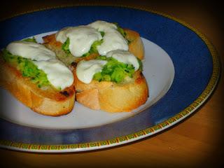 TARTINE FORMAGGIO E ZUCCHINE