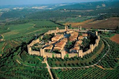 VIAGGI DI PRIMAVERA ... MONTERIGGIONI & IL PROSCIUTTO DI CINTA SENESE ...