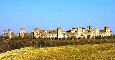 VIAGGI DI PRIMAVERA ... MONTERIGGIONI & IL PROSCIUTTO DI CINTA SENESE ...