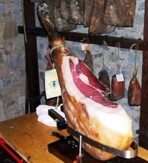 VIAGGI DI PRIMAVERA ... MONTERIGGIONI & IL PROSCIUTTO DI CINTA SENESE ...