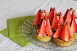 Crostatine pistacchio fragola e rosa