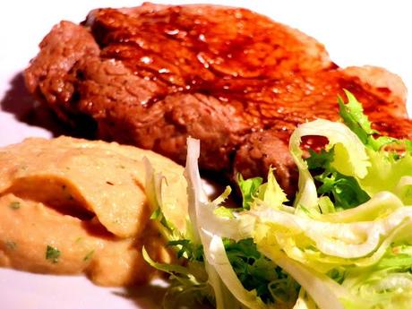 FILETTO DI MANZO SPEZIATO CON SALSA HUMMUS