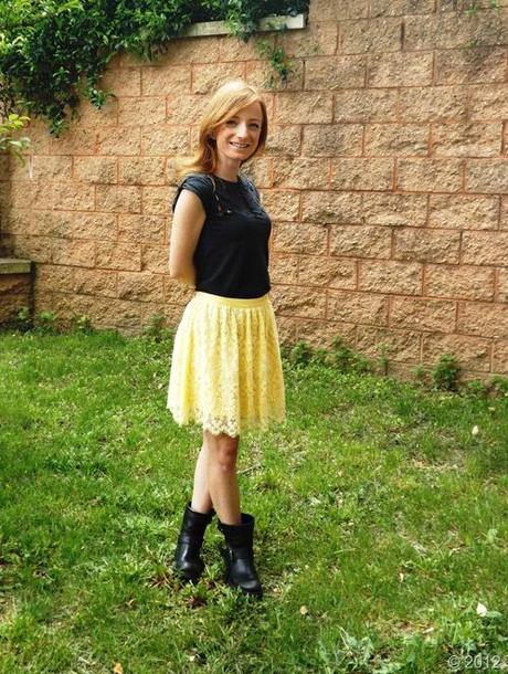 fashion blogger roma, myboo t shirt, myboo, the unoriginal sin, ash boots, yellow lace skirt, gonna gialla, gonna gialla pizzo