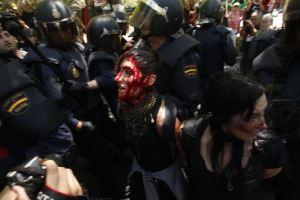 Reparti antisommossa in azione nelle Asturie (luglio 2012).