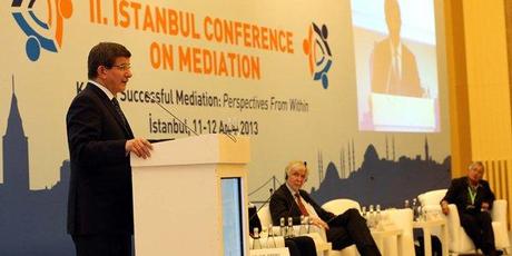 Ahmet Davutoğlu e le mediazioni internazionali (conferenza a Istanbul)