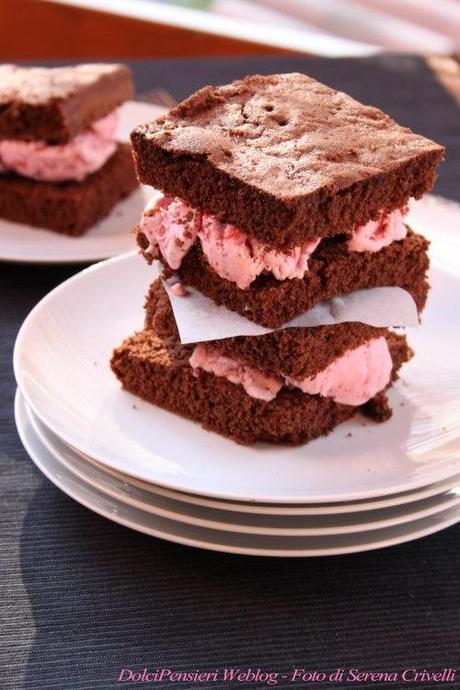 BROWNIES AL CACAO CON GELATO ALLA FRAGOLA (25)+