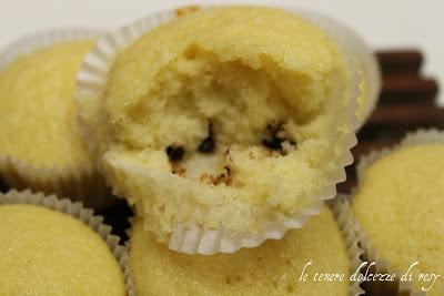 Cupcakes alla vaniglia metodo Hummingbird per il compleanno di Giordana