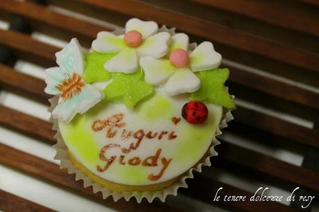 Cupcakes alla vaniglia metodo Hummingbird per il compleanno di Giordana