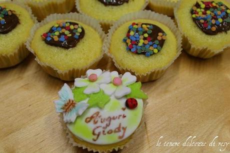 Cupcakes alla vaniglia metodo Hummingbird per il compleanno di Giordana