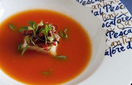 Zuppetta di pomodoro con pane e basilico (Foto Giacomo Bretzel)