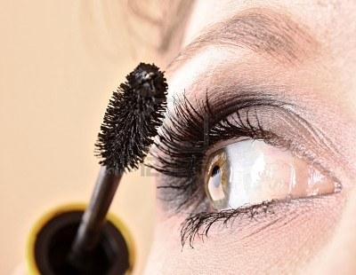 MA DOVE VAI SENZA MASCARA?