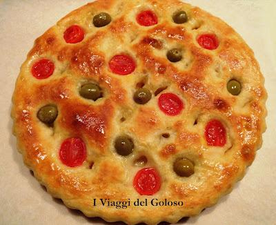 RICETTE FOCACCE ... FOCACCIA DI PATATE CON OLIVE E POMODORINI ...