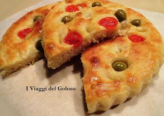 RICETTE FOCACCE ... FOCACCIA DI PATATE CON OLIVE E POMODORINI ...