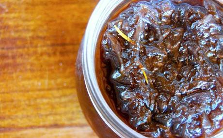 Marmellata un po' piccante di Cipolle Rosse di Tropea con rosmarino e basilico