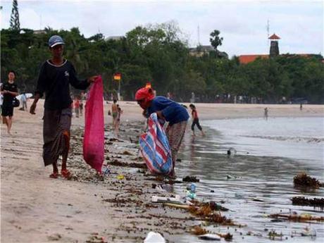 Spiagge sporche e inquinate? Denunciale su Mela Verde News – Combattiamo insieme l’inquinamento delle nostre coste