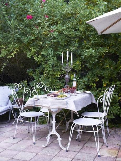 Outside dining in Provence