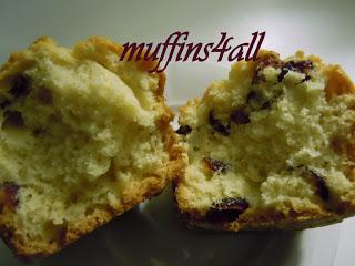 Mini plumcake con kamut, farina di mandorle e mirtilli rossi