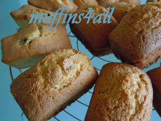 Mini plumcake con kamut, farina di mandorle e mirtilli rossi