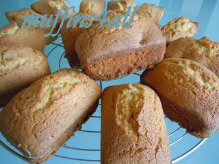 Mini plumcake con kamut, farina di mandorle e mirtilli rossi