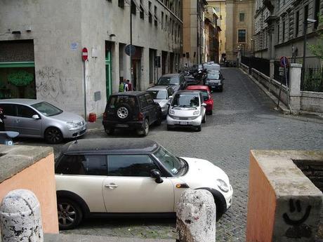 Una passeggiata per lo stupendo Rione Regola. Solo per stomaci forti, anche in questo caso. Questo è il Primo Municipio di Roma a cui l'Unesco deve decidersi a togliere il patrocinio