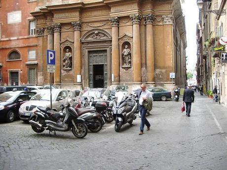 Una passeggiata per lo stupendo Rione Regola. Solo per stomaci forti, anche in questo caso. Questo è il Primo Municipio di Roma a cui l'Unesco deve decidersi a togliere il patrocinio