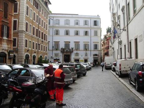 Una passeggiata per lo stupendo Rione Regola. Solo per stomaci forti, anche in questo caso. Questo è il Primo Municipio di Roma a cui l'Unesco deve decidersi a togliere il patrocinio