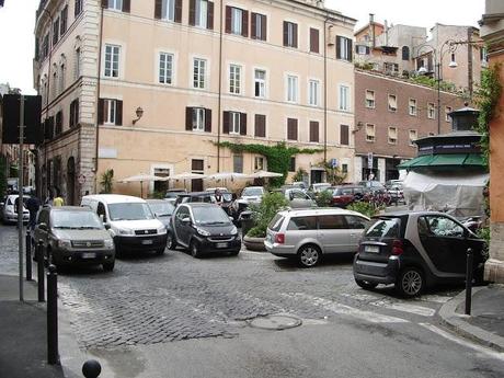 Una passeggiata per lo stupendo Rione Regola. Solo per stomaci forti, anche in questo caso. Questo è il Primo Municipio di Roma a cui l'Unesco deve decidersi a togliere il patrocinio