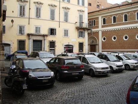 Una passeggiata per lo stupendo Rione Regola. Solo per stomaci forti, anche in questo caso. Questo è il Primo Municipio di Roma a cui l'Unesco deve decidersi a togliere il patrocinio