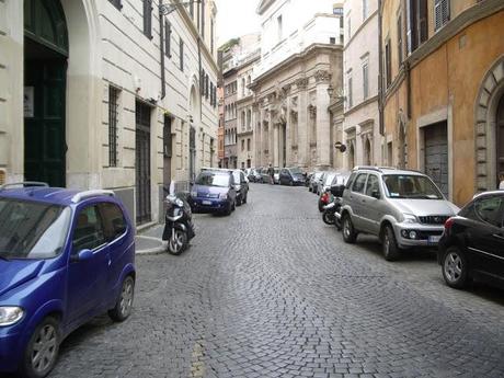 Una passeggiata per lo stupendo Rione Regola. Solo per stomaci forti, anche in questo caso. Questo è il Primo Municipio di Roma a cui l'Unesco deve decidersi a togliere il patrocinio