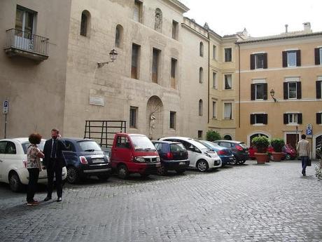 Una passeggiata per lo stupendo Rione Regola. Solo per stomaci forti, anche in questo caso. Questo è il Primo Municipio di Roma a cui l'Unesco deve decidersi a togliere il patrocinio