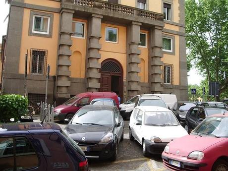 Una passeggiata per lo stupendo Rione Regola. Solo per stomaci forti, anche in questo caso. Questo è il Primo Municipio di Roma a cui l'Unesco deve decidersi a togliere il patrocinio