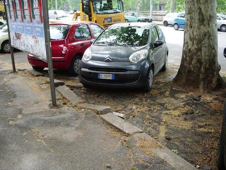 Una passeggiata per lo stupendo Rione Regola. Solo per stomaci forti, anche in questo caso. Questo è il Primo Municipio di Roma a cui l'Unesco deve decidersi a togliere il patrocinio