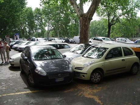 Una passeggiata per lo stupendo Rione Regola. Solo per stomaci forti, anche in questo caso. Questo è il Primo Municipio di Roma a cui l'Unesco deve decidersi a togliere il patrocinio