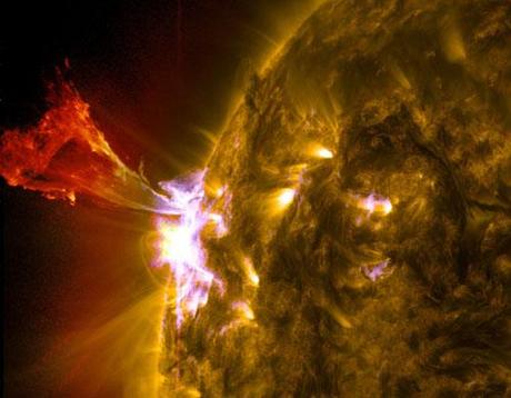 Sole - solar flare 3 maggio 2013