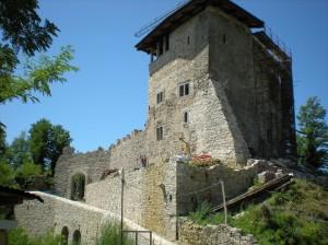 Magnano in Riviera - Castello di Prampero - parte ricostruita recente