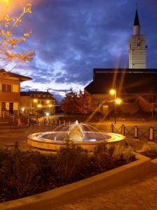 Magnano in Riviera - notturno piazza del capoluogo