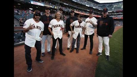 Metallica: inno americano prima di una partita di baseball