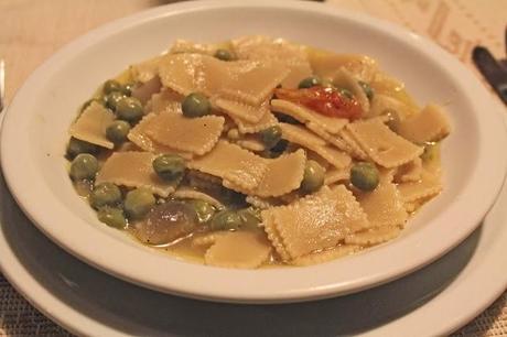 Zuppetta primaverile di pasta e piselli.