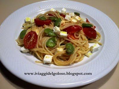 RICETTE DI PRIMAVERA ... SPAGHETTI CON POMODORINI FAVE E FETA ...