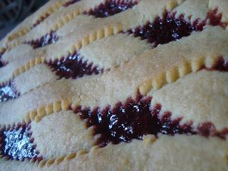 Crostata con fragole fresche.