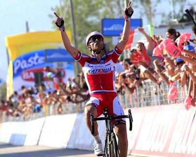 Giro d'Italia, fantastico Paolini! per lui tappa e maglia rosa