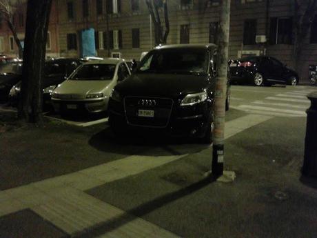 Un piccolo aggiornamento da Via Albalonga. Sìpperché Roma è l'unica città dove un tiramisù può massacrare la viabilità (e la dignità) di un intero quartiere